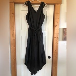 V neck lightweight romper